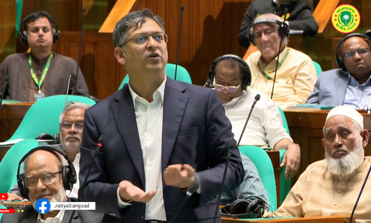 জ্বালানি অবৈধ মজুদ, কালোবাজারি ও পাচারের বিরুদ্ধে আইনশৃঙ্খলা বাহিনী কঠোর ব্যবস্থা নিচ্ছে: স্বরাষ্ট্রমন্ত্রী