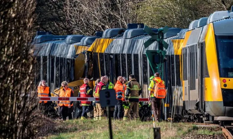 ডেনমার্কে মুখোমুখি ট্রেন সংঘর্ষে বেশ কয়েকজন আহত