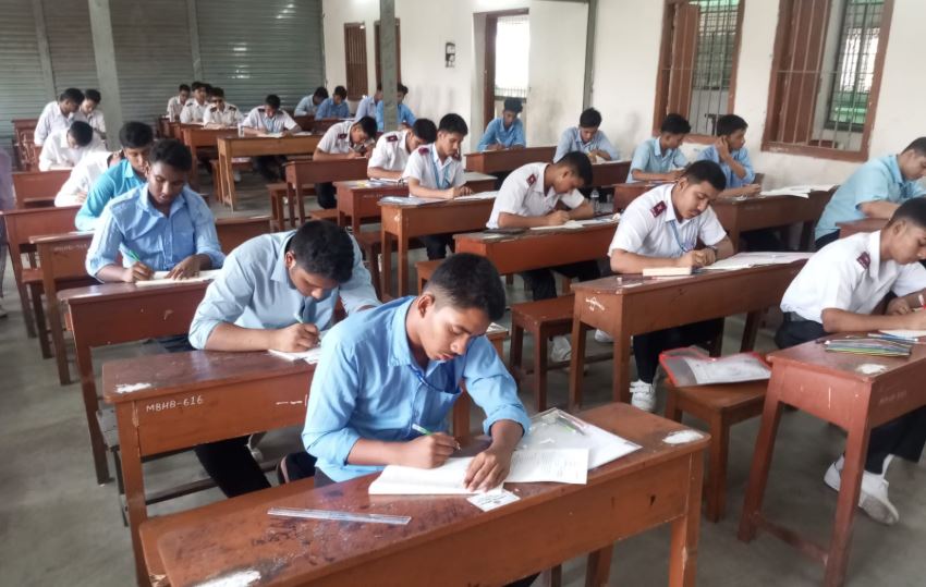 এসএসসি ও সমমান পরীক্ষার দ্বিতীয় দিনে অনুপস্থিত সাড়ে ২৬ হাজার পরীক্ষার্থী, বহিষ্কার ১৯