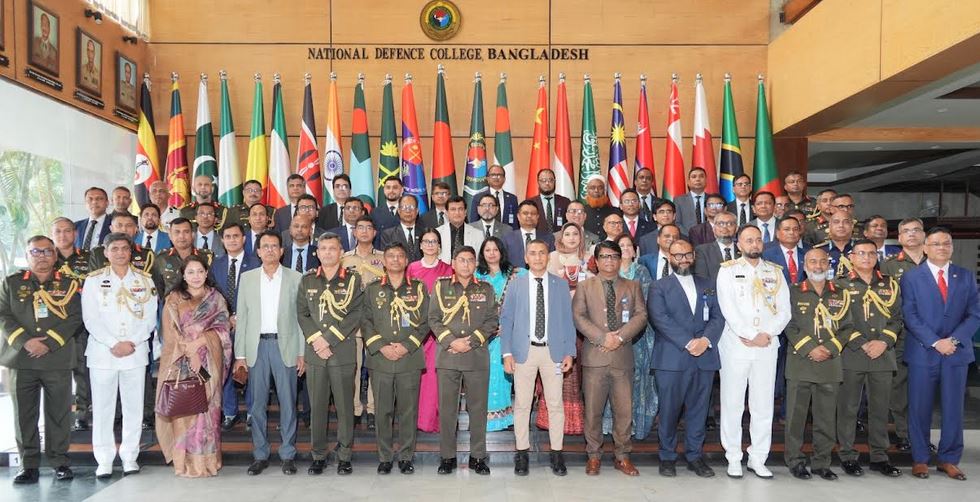 মালয়েশিয়া সফর শেষে দেশে ফিরেছেন সেনাবাহিনী প্রধান