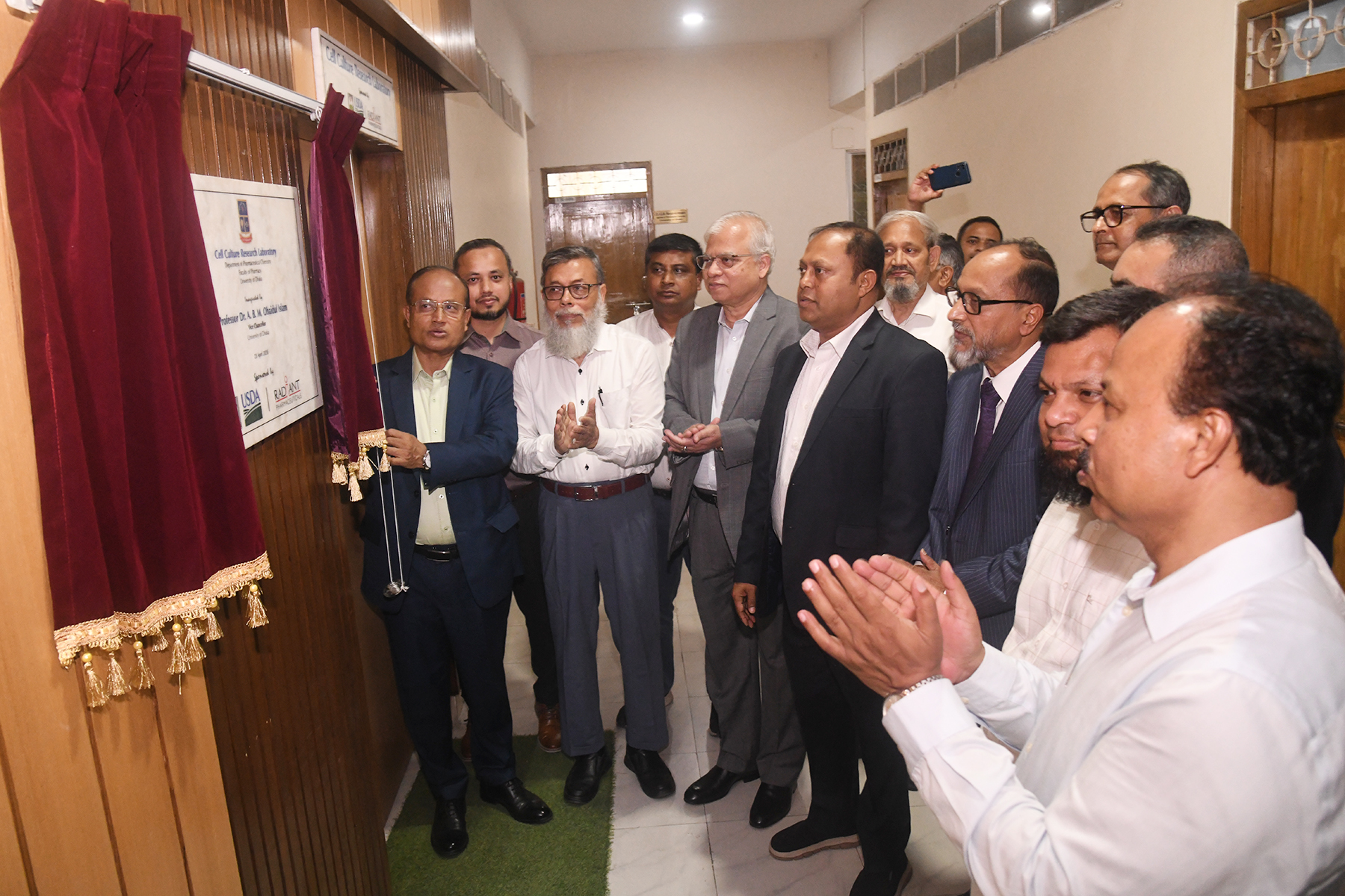 ঢাবি ফার্মেসী অনুষদে আধুনিক লাইব্রেরি, ন্যানোটেকনোলজি ও সেল কালচার ল্যাব উদ্বোধন
