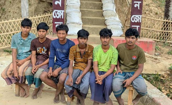 বান্দরবানের লামায় অপহৃত ৬ রাবার বাগান শ্রমিককে উদ্ধার করেছে সেনাবাহিনী 