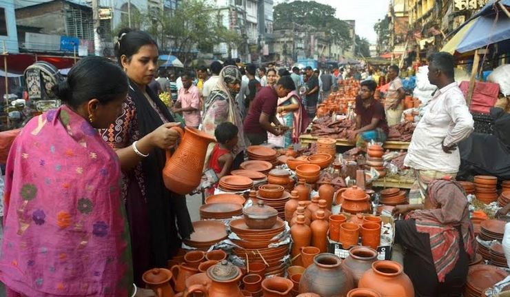 চট্টগ্রামে জব্বারের বলীখেলা ঘিরে দুই কিলোমিটার জুড়ে বসেছে বৈশাখী মেলা