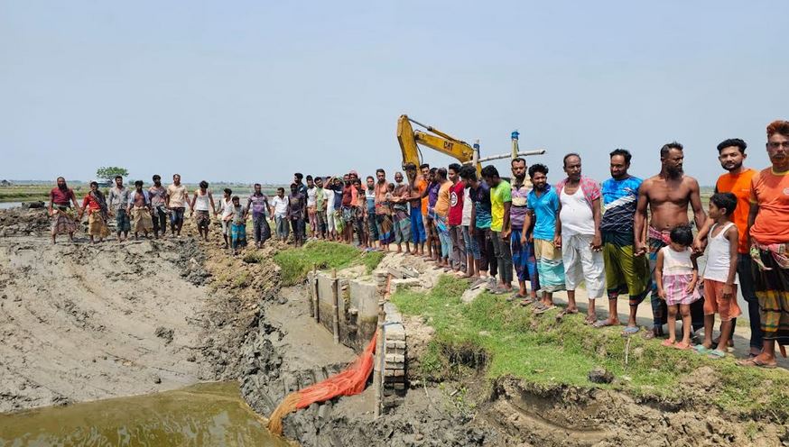 বাগেরহাটে গুদারা খালের বাঁধ অপসারণ: উচ্ছ্বসিত স্থানীয়রা