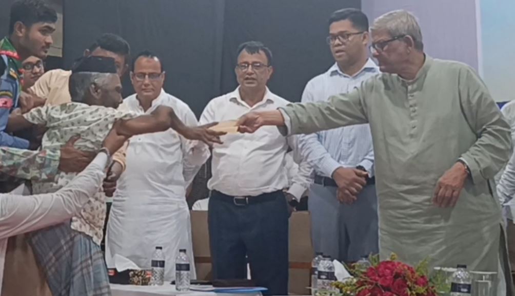 কোনভাবে কৃষক যাতে ক্ষতিগ্রস্ত না হয় সে লক্ষ্যে কাজ করছে সরকার : ঠাকুরগাঁওয়ে মির্জা ফখরুল