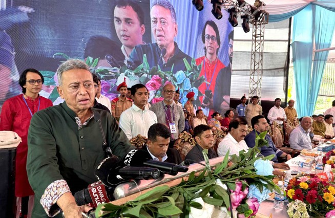 বাংলাদেশে একটি ব্যতিক্রমধর্মী মনোরম পরিবেশের ক্যাম্পাস হলো চট্টগ্রাম বিশ্ববিদ্যালয় : চবিতে আমির খসরু