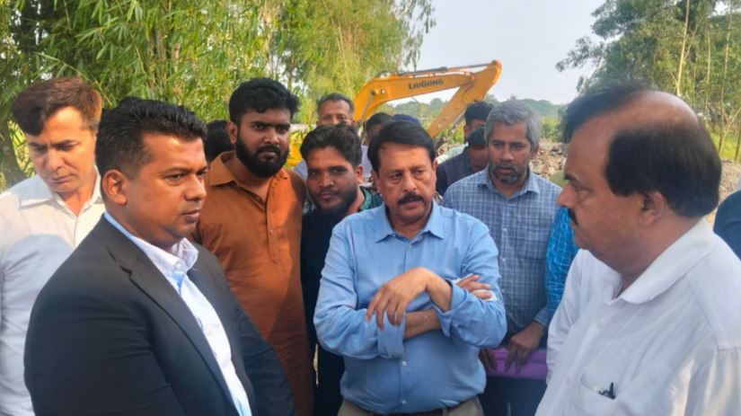 আনোয়ারায় খাল খনন পরিদর্শন করলেন প্রধানমন্ত্রীর মুখ্য সচিব