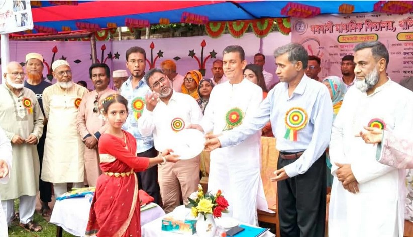 খেলাধুলার মাধ্যমে শিক্ষার্থীদের মধ্যে শৃঙ্খলা ও নেতৃত্বগুণ বিকশিত হয় : হুইপ বকুল