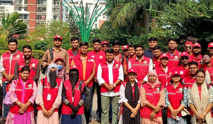 রাসিক প্রশাসকের সাথে রেড ক্রিসেন্টের সেচ্ছাসেবকদের সাক্ষাৎ
