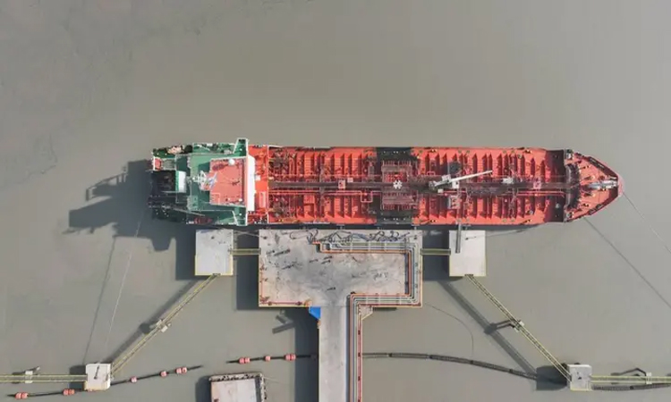 ইরাকের বন্দরে তেলবাহী ট্যাংকার পৌঁছেছে: কর্মকর্তা