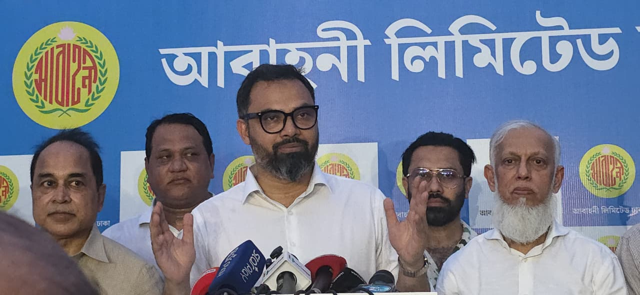 আবাহনী ক্লাব পরিদর্শনে ক্রীড়া প্রতিমন্ত্রী; ক্রীড়াঙ্গনকে রাজনীতিমুক্ত রাখার ঘোষণা