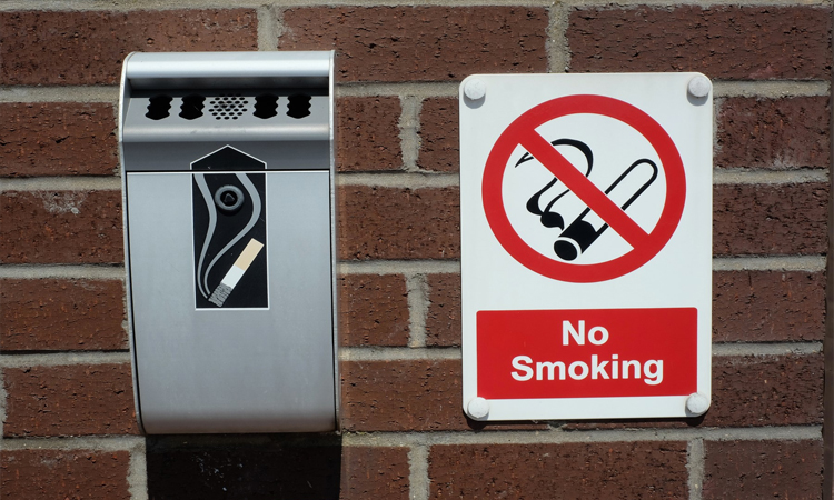 ধূমপানমুক্ত প্রজন্ম গড়তে যুক্তরাজ্যের আইন: জানা দরকার ৫টি বিষয়