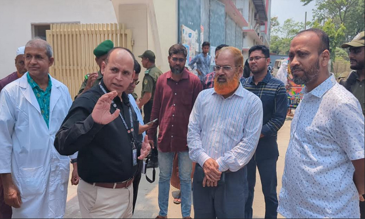 বরিশালের বিভিন্ন হাসপাতাল পরিদর্শনে অতিরিক্ত স্বাস্থ্য সচিব