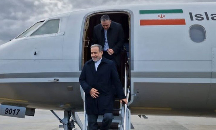 ইরানের পররাষ্ট্রমন্ত্রী পুতিনের সঙ্গে বৈঠক করতে সেন্ট পিটার্সবার্গে পৌঁছেছেন