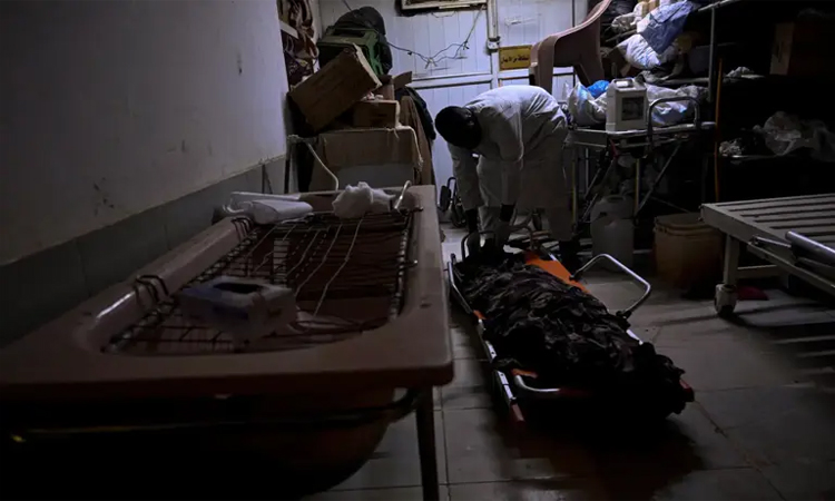 সুদানের যুদ্ধের ধ্বংসস্তূপে লাশ সামলানোর লড়াই