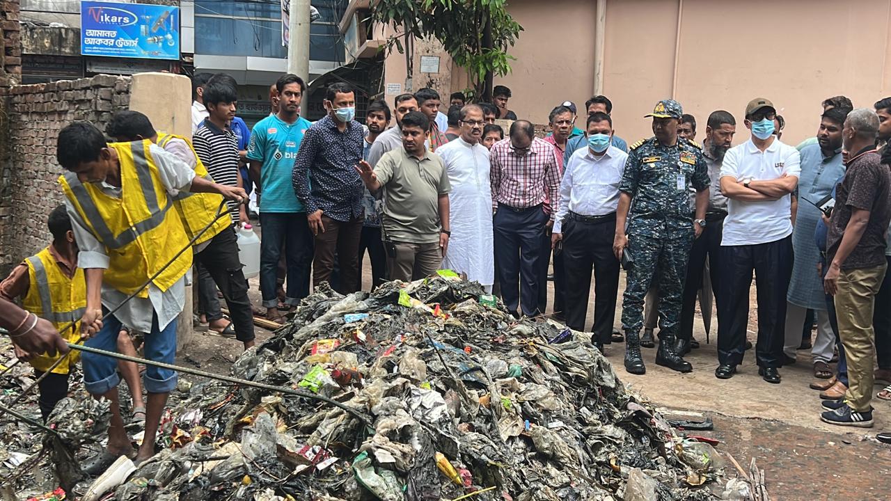 নালা-নর্দমার ময়লার স্তূপ জলাবদ্ধতার প্রধান কারণ: চসিক মেয়র