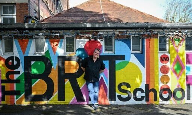 অ্যাডেল থেকে রেই : ভবিষ্যৎ তারকা তৈরির কারখানা ব্রিটেনের যে স্কুল