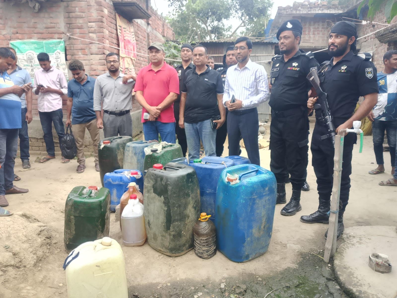 রাজশাহীতে ডিজেল ও পেট্রোল জব্দ