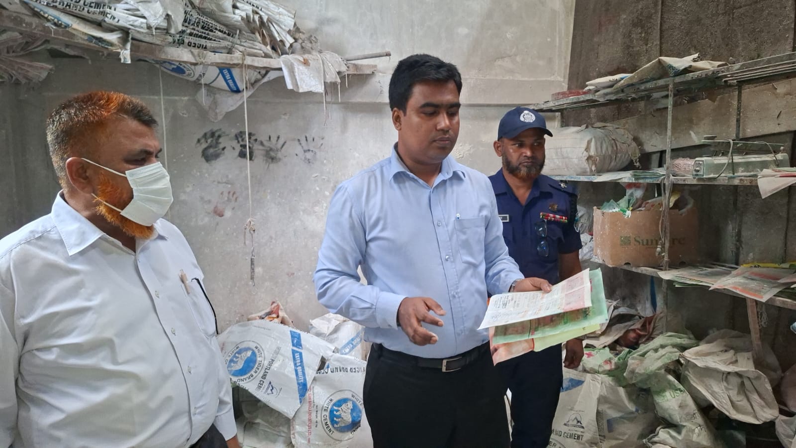 চাঁদপুরে অনিয়মের দায়ে ব্যবসা প্রতিষ্ঠানকে জরিমানা