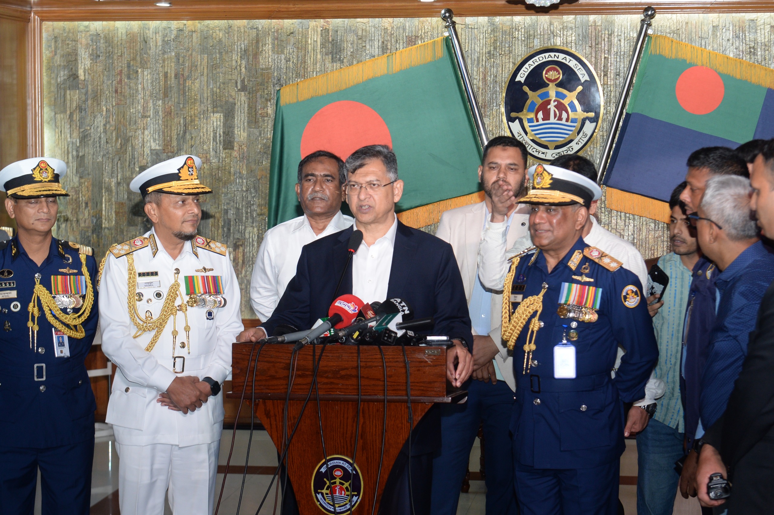 বর্তমানে বাংলাদেশে জঙ্গিবাদের কোনো অস্তিত্ব নেই : সালাহউদ্দিন আহমেদ