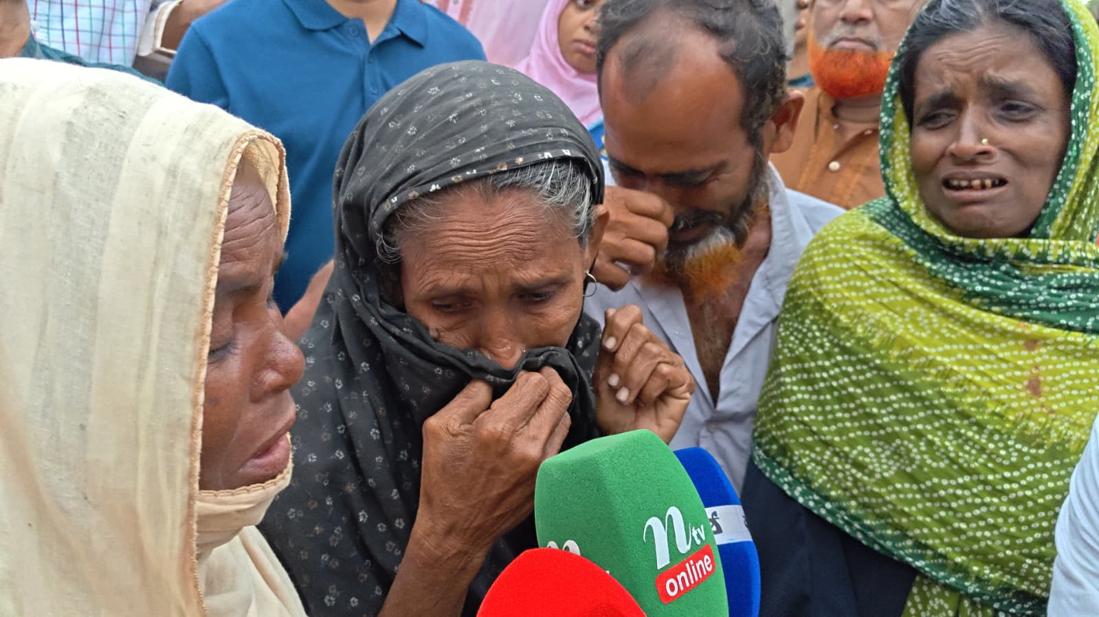 চৌদ্দগ্রামে আগুনে ক্ষতিগ্রস্ত তিন পরিবারকে নতুন বাড়ি দিচ্ছেন প্রধানমন্ত্রী 