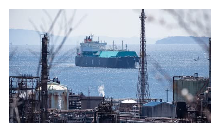 দীর্ঘ বিরতির পর হরমুজ প্রণালী পার হলো এলএনজি বোঝাই জাহাজ