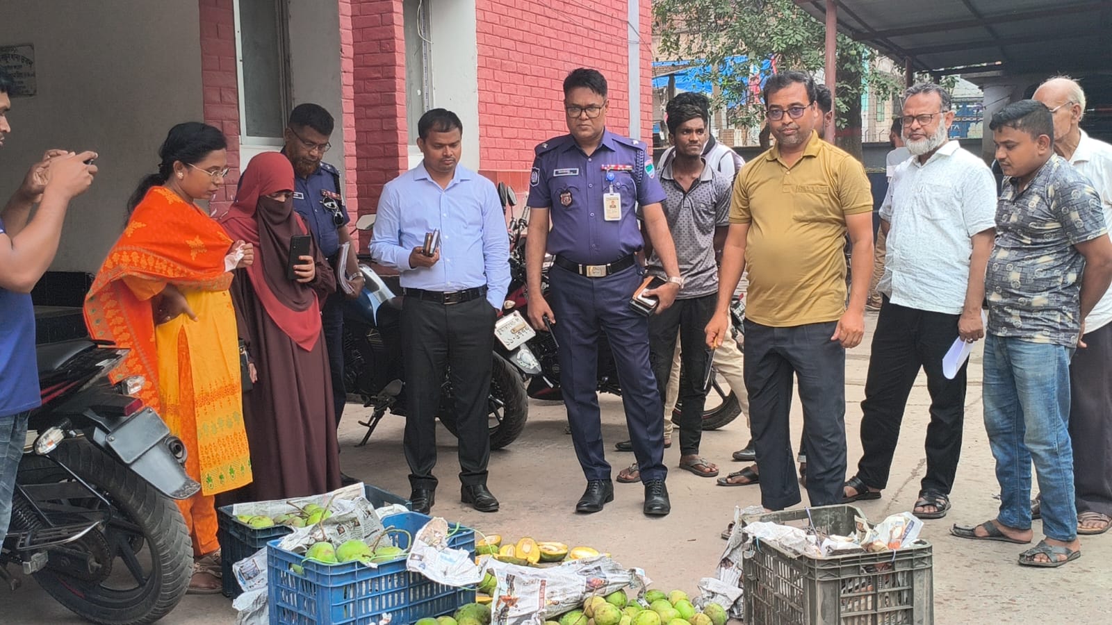 সাতক্ষীরায় কেমিক্যাল দিয়ে পাকানো ৯ টন আম জব্দ