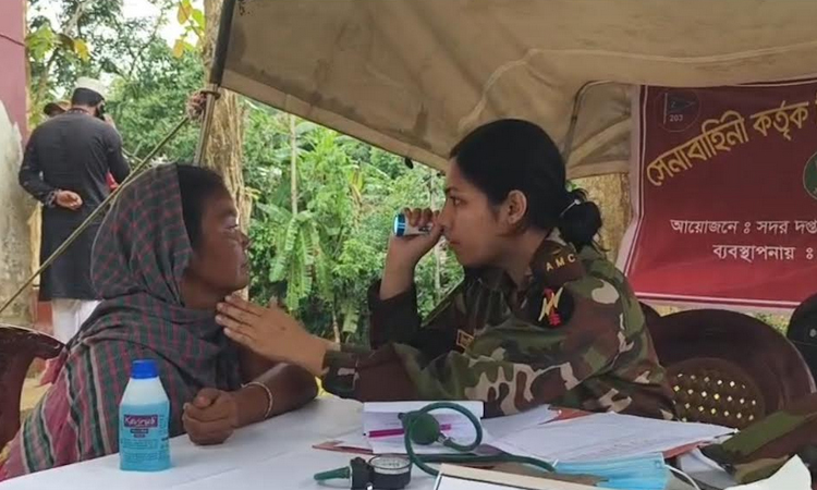 খাগড়াছড়িতে সেনা জোনের উদ্যোগে বিনামূল্যে চিকিৎসা সেবা 