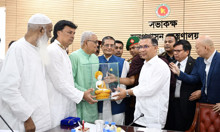 প্রধানমন্ত্রীর সঙ্গে বৌদ্ধ সম্প্রদায়ের নেতৃবৃন্দের শুভেচ্ছা বিনিময়
