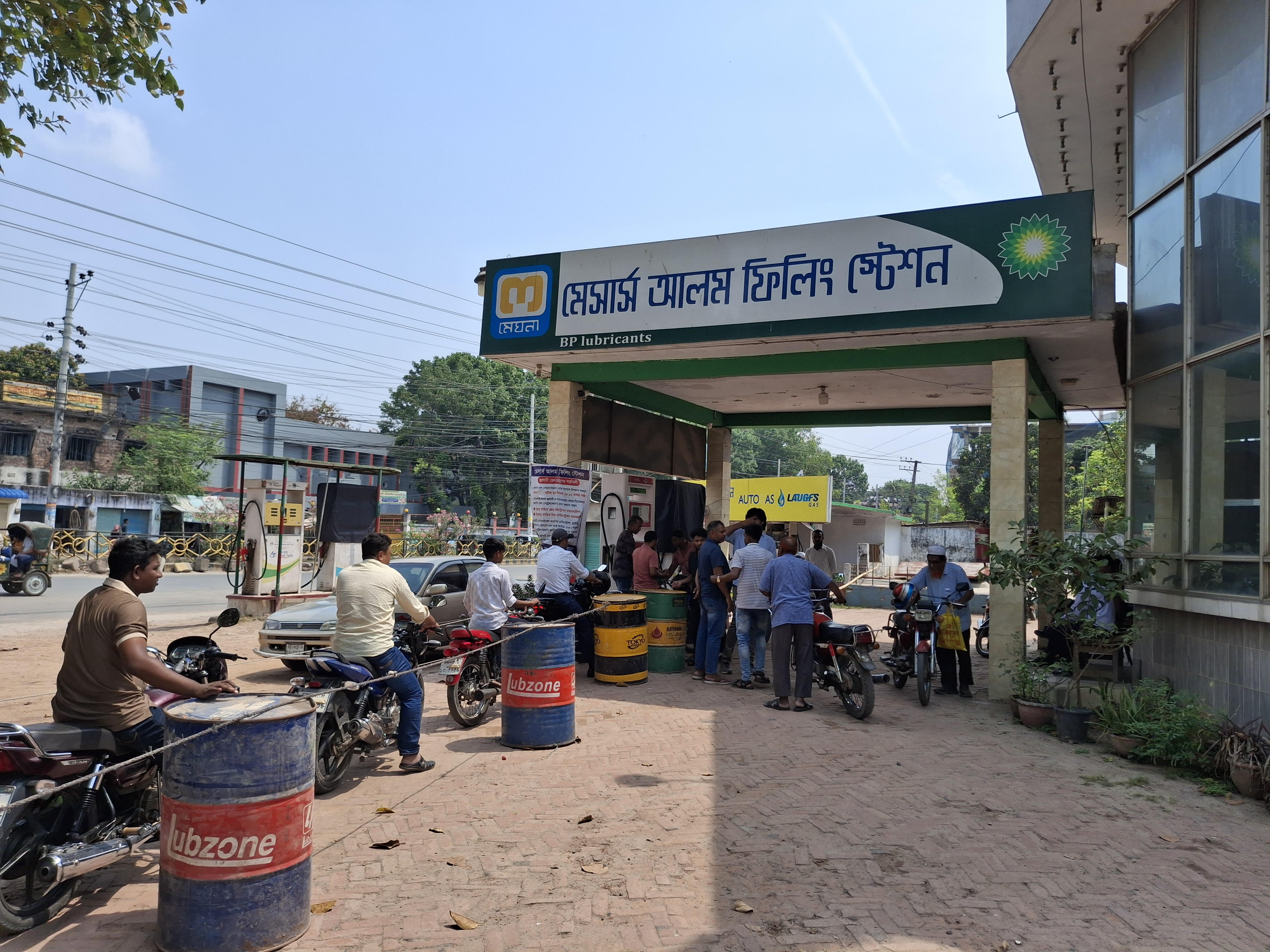 রাজশাহীর পেট্রোল পাম্পগুলোতে স্বস্তি ফিরেছে