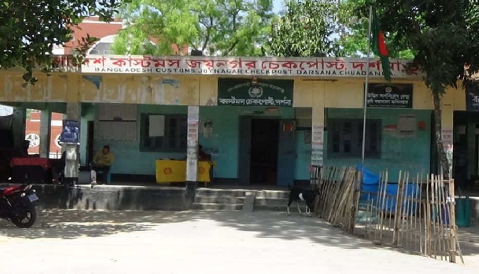 তিন দিন বন্ধ থাকার পর চুয়াডাঙ্গার দর্শনা-গেদে চেকপোস্ট পুনরায় চালু