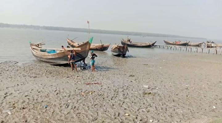 ২ মাস নিষেধাজ্ঞার পর পটুয়াখালীর জেলেপাড়ায় ফিরছে প্রাণচাঞ্চল্য 