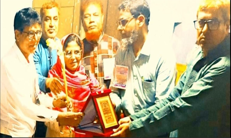 মে দিবস উপলক্ষে অতীত নেতৃত্বকে সম্মানিত করল ঠাকুরগাঁও চিনিকল শ্রমিক