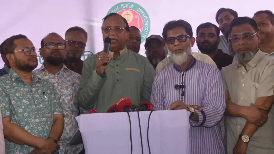পথচারী ও যান চলাচল নির্বিঘ্ন রেখেই হকার পুনর্বাসন করা হচ্ছে : ডিএসসিসি প্রশাসক