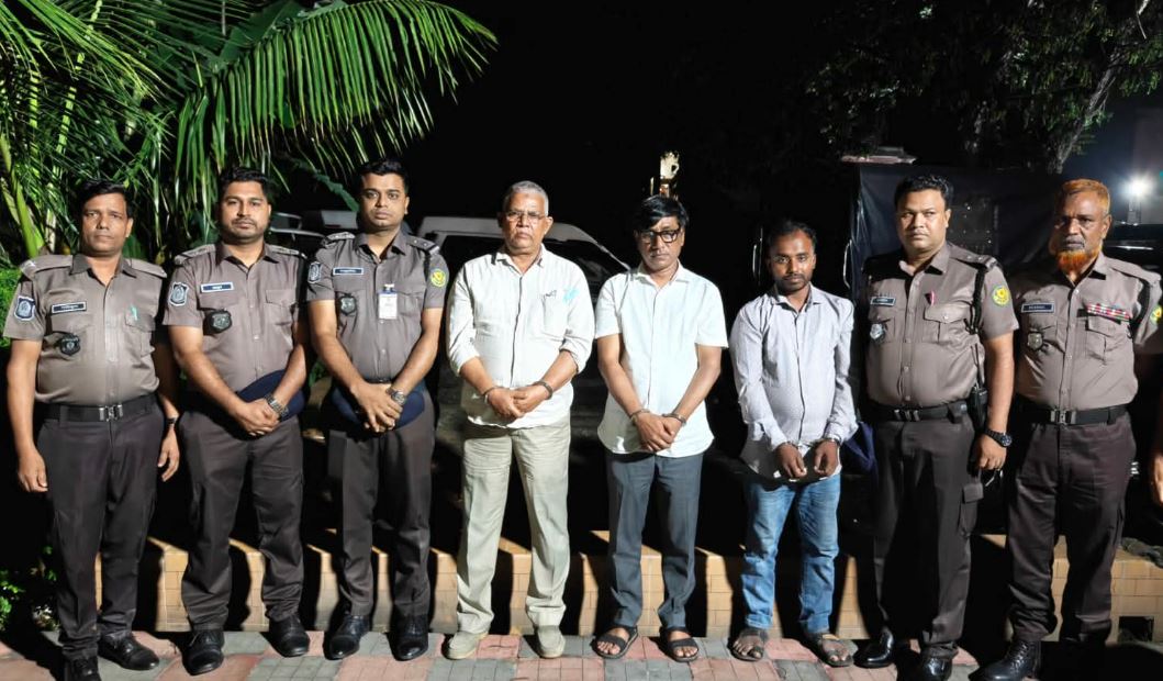 প্রাথমিক শিক্ষা অধিদপ্তরের স্টোর রুমে আগুনের ঘটনায় জড়িত ৩ জন গ্রেফতার 