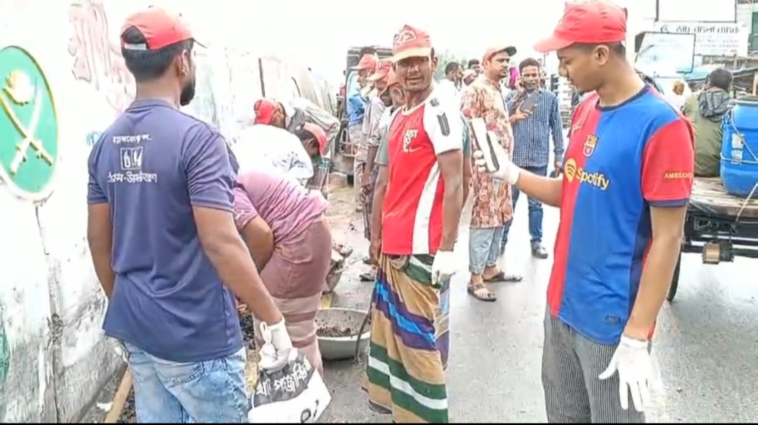 মাদারীপুরে শ্রমিকদলের উদ্যোগে পরিচ্ছন্নতা অভিযান
