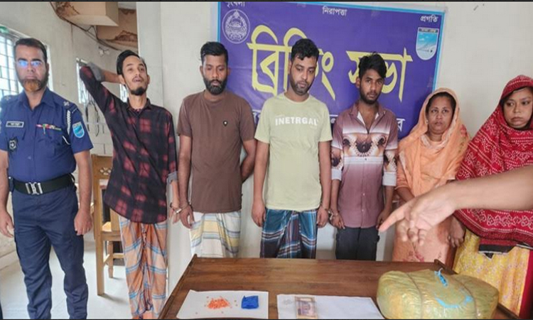 গাজীপুরে মাদকবিরোধী অভিযানে নারীসহ গ্রেপ্তার ৬