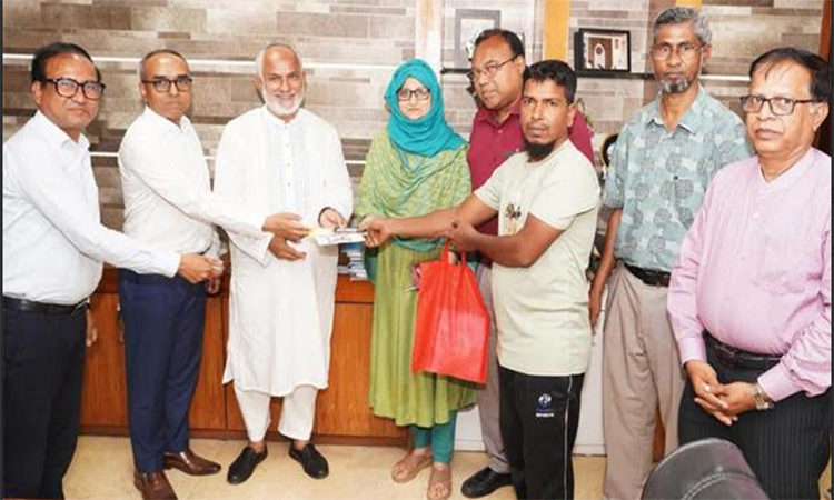 খুলনায় ইজিবাইকের লাইসেন্স নবায়ন কার্যক্রম শুরু