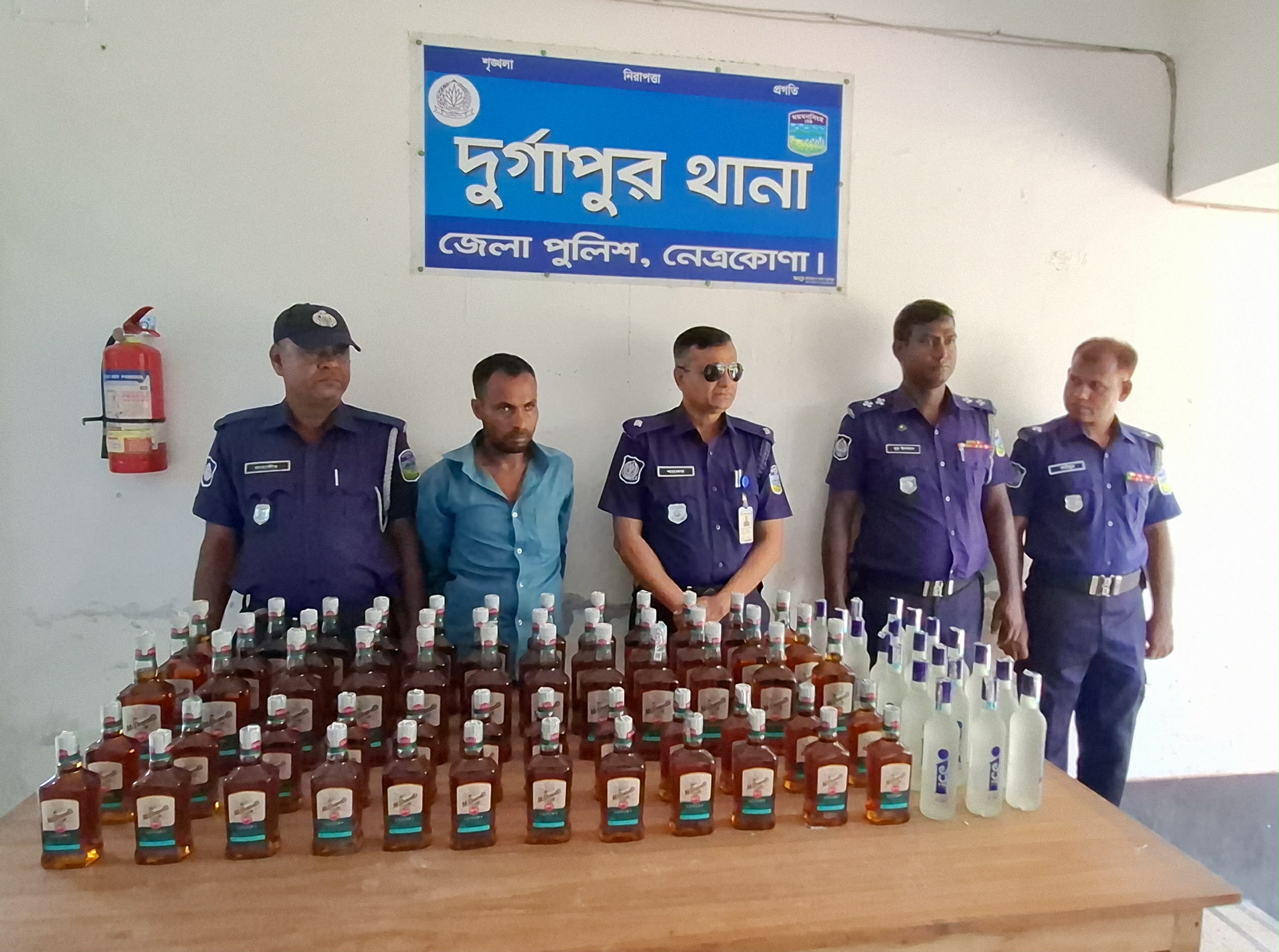 নেত্রকোণায় মাদক কারবারি আটক