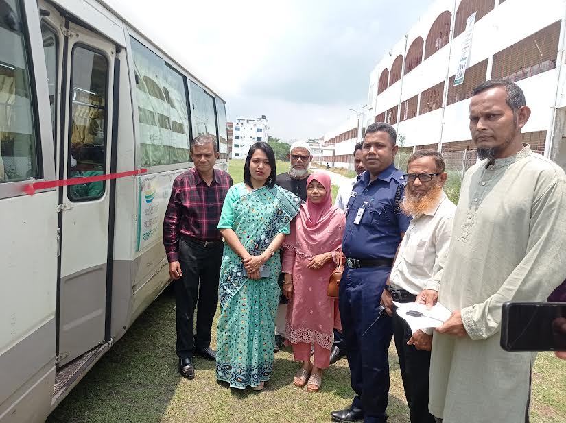 মাদারীপুরে ভ্রাম্যমাণ বাসে বেকারদের কম্পিউটার প্রশিক্ষণ শুরু