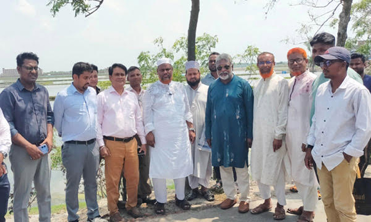খুলনায় ফায়ার সার্ভিস ও বিদ্যুৎ উপকেন্দ্র প্রকল্পের জায়গা পরিদর্শনে এমপি