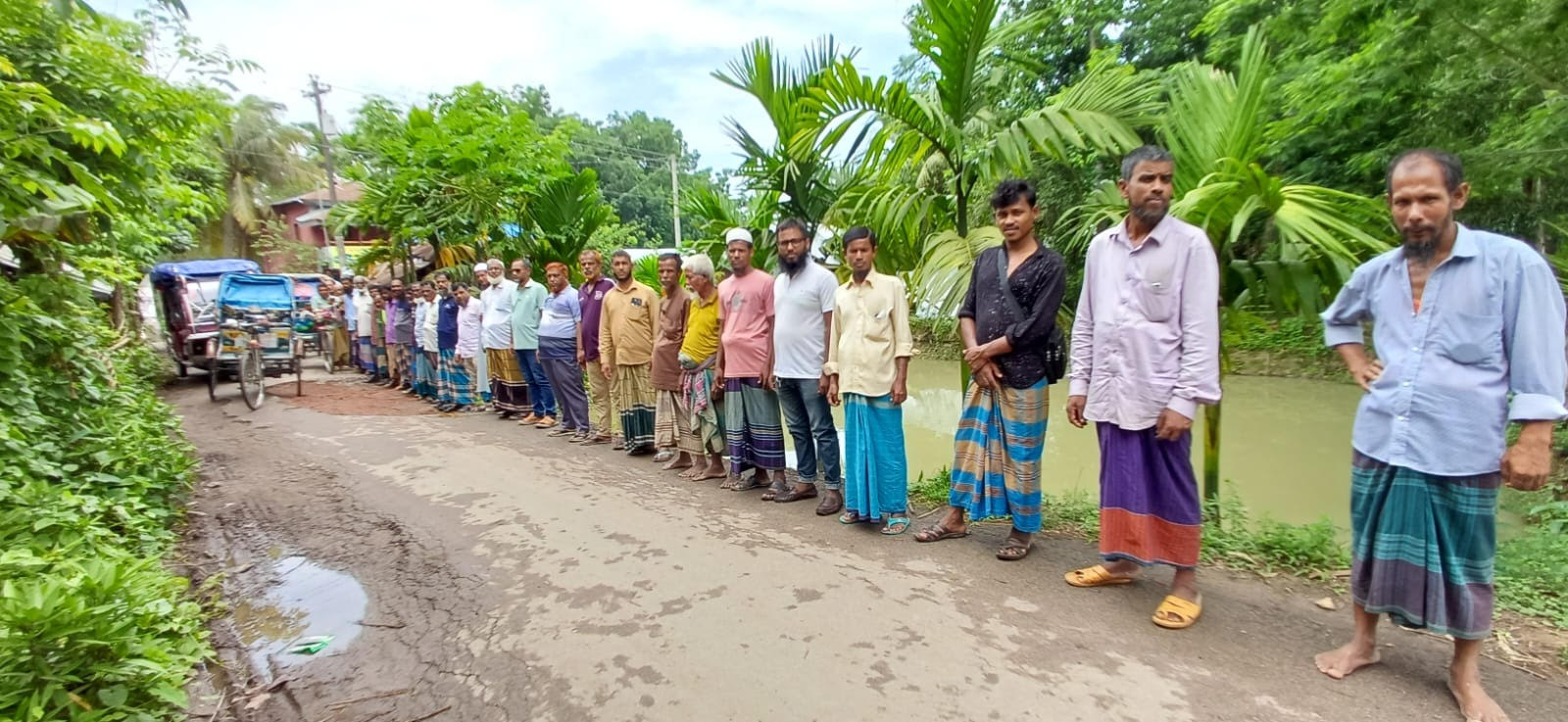 পটুয়াখালীতে সড়ক সংস্কারের দাবি
