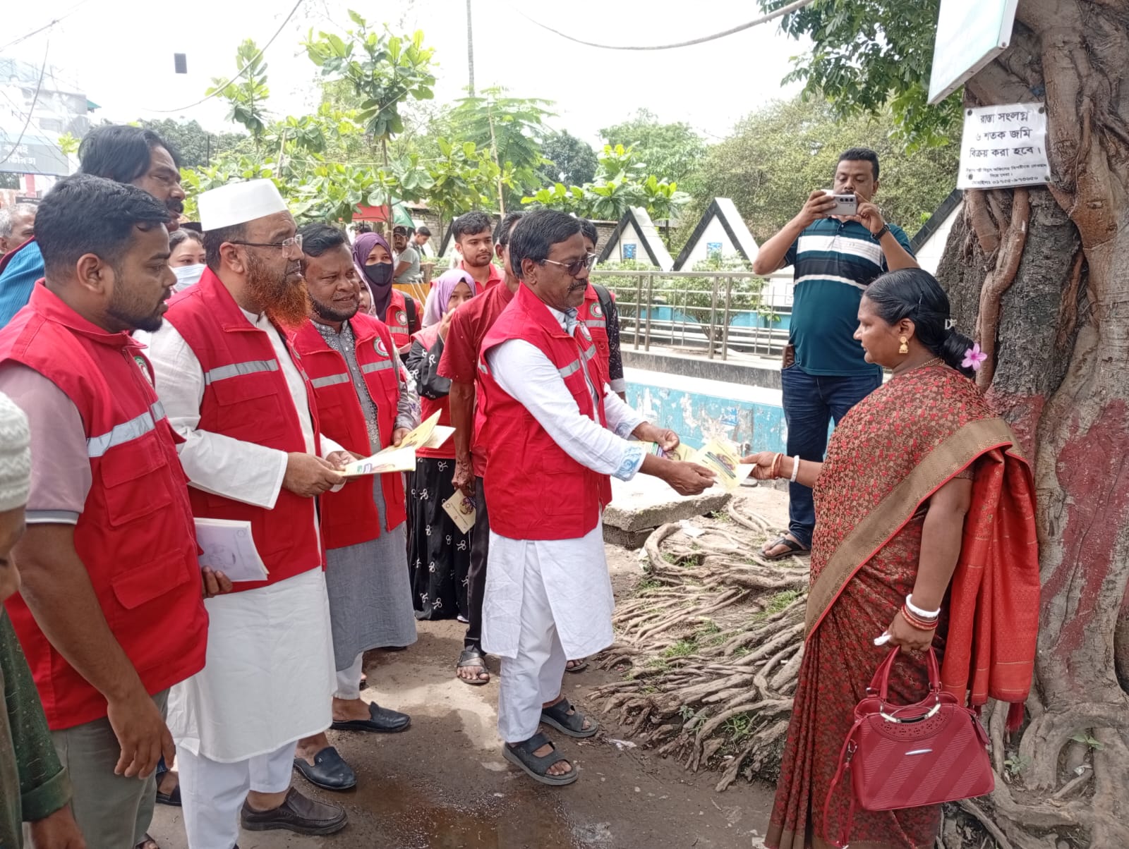 হাম-রুবেলা টিকার সচেতনতা বাড়াতে কুড়িগ্রামে লিফলেট বিতরণ