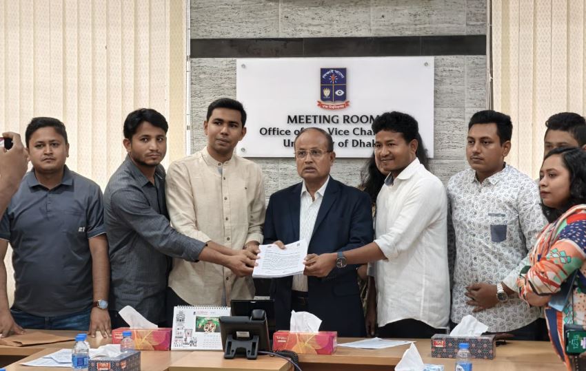 ঢাবিতে ‘গেস্টরুম-গণরুম’ নির্যাতনকারীদের বিচার, নবীনদের শতভাগ আবাসনের দাবি ছাত্রদলের