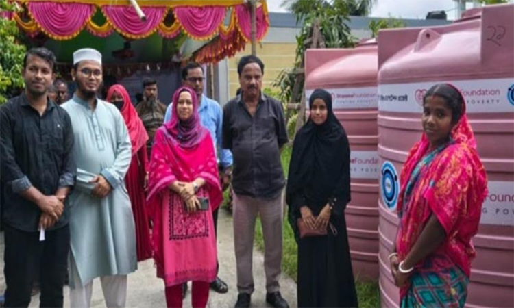 চিতলমারীতে বৃষ্টির পানি সংরক্ষণে ট্যাংকি বিতরণ