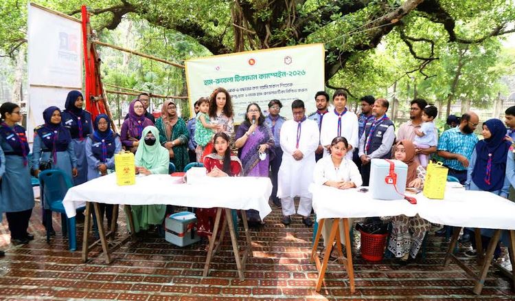 ঢাবিতে হাম-রুবেলার দিনব্যাপী টিকাদান কর্মসূচি পালিত
