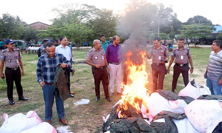 আদালতের নির্দেশে কুকি-চিনের ৩১ হাজার পোশাক পুড়িয়ে ধ্বংস