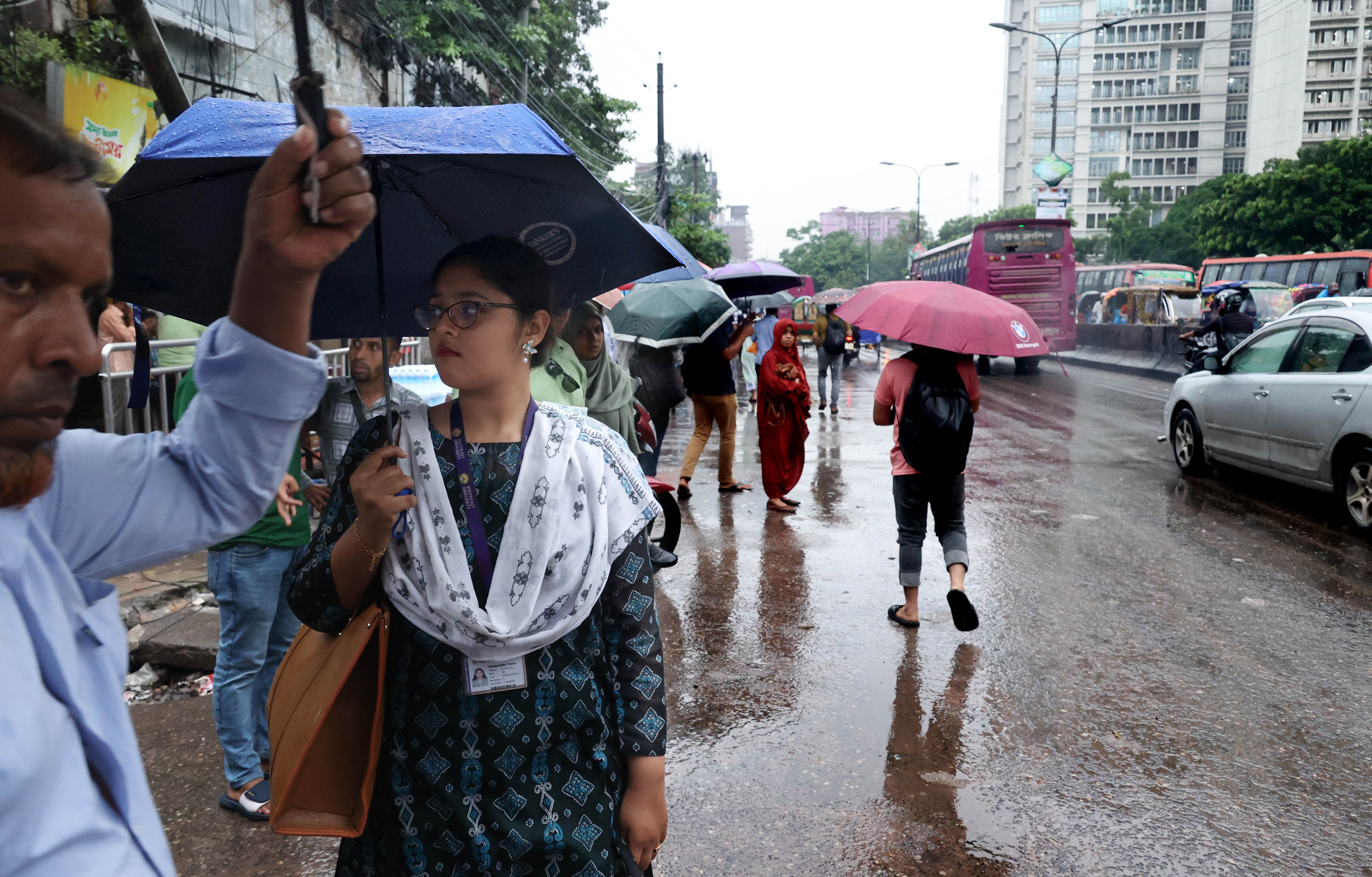 দেশের কোথাও কোথাও অস্থায়ীভাবে বৃষ্টি হতে পারে