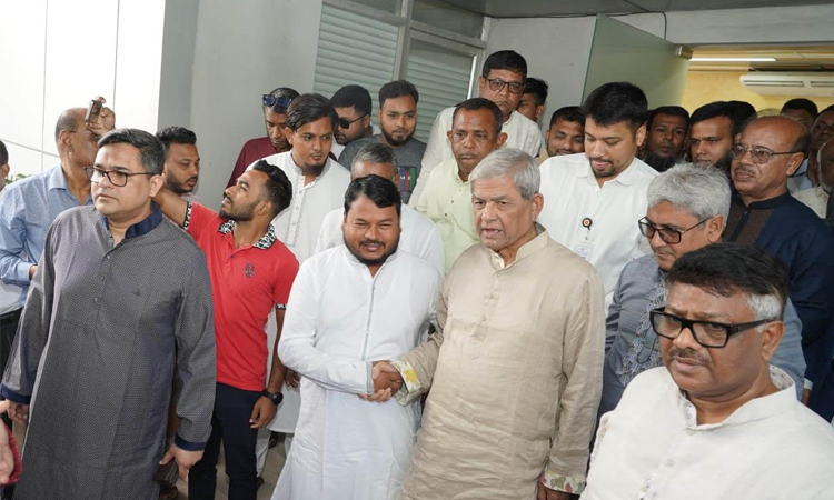 মির্জা ফখরুলকে রাজশাহীতে স্বাগত জানালেন রাসিক প্রশাসক