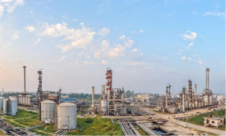 ২৬ দিন পর রাষ্ট্রায়াত্ত জ্বালানি তেল শোধনাগার ‘ইস্টার্ন রিফাইনারি’ চালু 